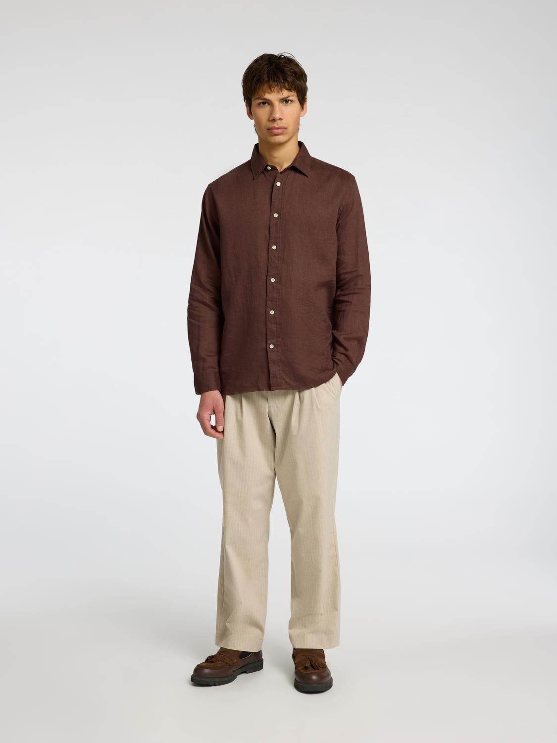 model_shot-front_full